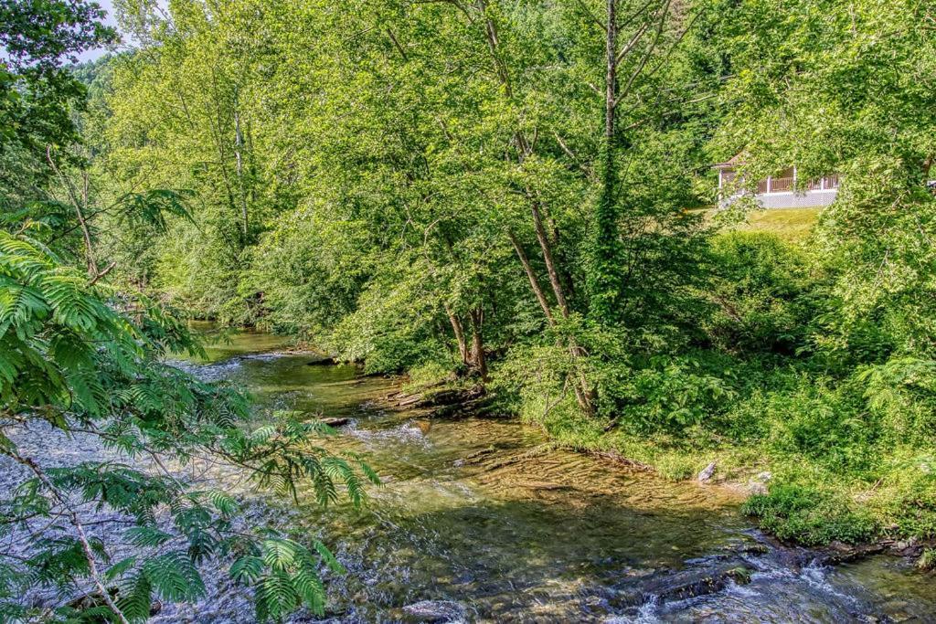 River Song, Near River, Hot Tub, Foosball, Wifi 1089 Free Tickets Each Paid Day, Dollywood And More Sevierville Bagian luar foto