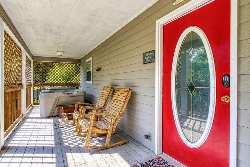 River Song, Near River, Hot Tub, Foosball, Wifi 1089 Free Tickets Each Paid Day, Dollywood And More Sevierville Bagian luar foto