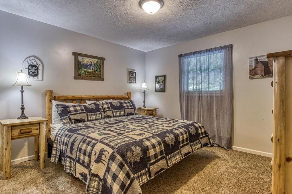 River Song, Near River, Hot Tub, Foosball, Wifi 1089 Free Tickets Each Paid Day, Dollywood And More Sevierville Bagian luar foto