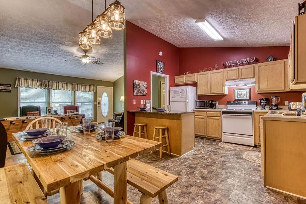 River Song, Near River, Hot Tub, Foosball, Wifi 1089 Free Tickets Each Paid Day, Dollywood And More Sevierville Bagian luar foto