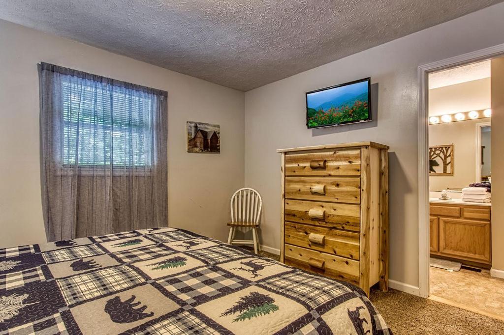 River Song, Near River, Hot Tub, Foosball, Wifi 1089 Free Tickets Each Paid Day, Dollywood And More Sevierville Bagian luar foto