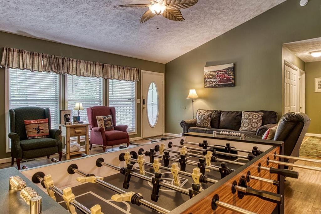 River Song, Near River, Hot Tub, Foosball, Wifi 1089 Free Tickets Each Paid Day, Dollywood And More Sevierville Bagian luar foto