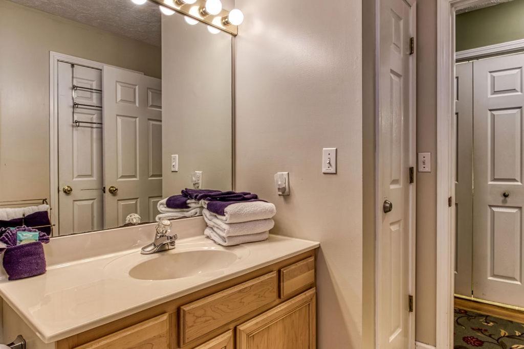 River Song, Near River, Hot Tub, Foosball, Wifi 1089 Free Tickets Each Paid Day, Dollywood And More Sevierville Bagian luar foto