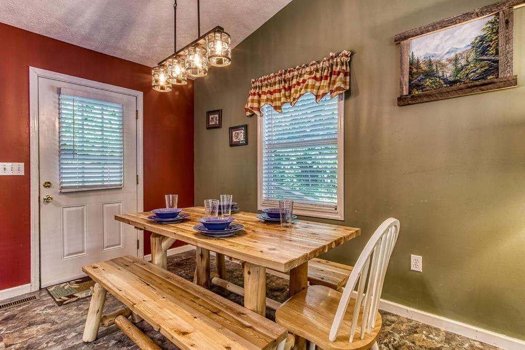 River Song, Near River, Hot Tub, Foosball, Wifi 1089 Free Tickets Each Paid Day, Dollywood And More Sevierville Bagian luar foto