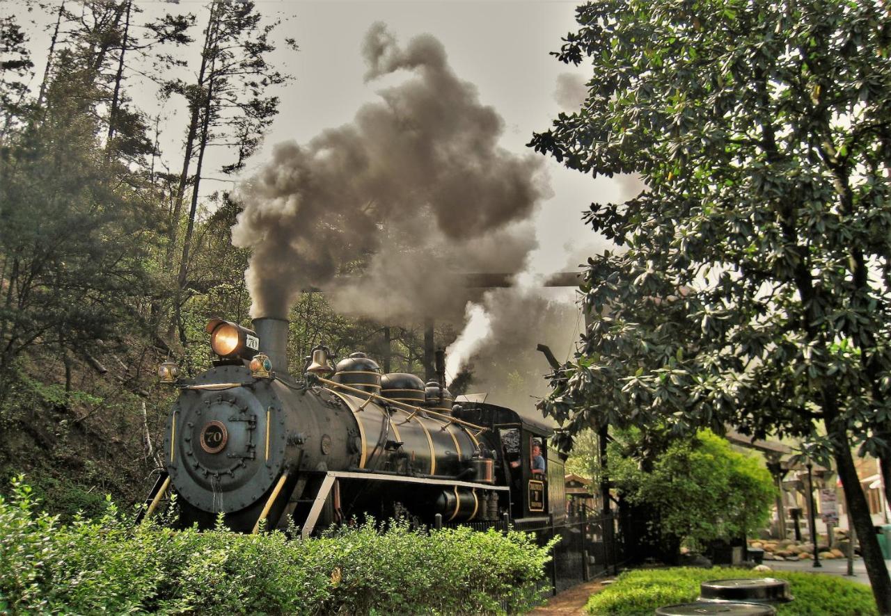 River Song, Near River, Hot Tub, Foosball, Wifi 1089 Free Tickets Each Paid Day, Dollywood And More Sevierville Bagian luar foto